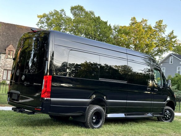 2023 AWD Road Liner Limousine 15 Passenger Auto Elite Mercedes-Benz Sprinter