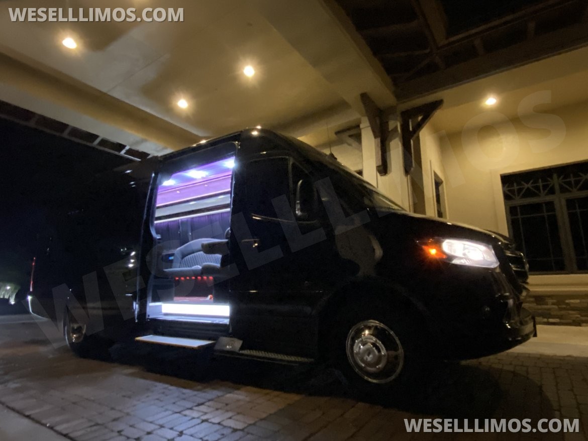 Limo Bus for Sale in Orlando, FL - Photo 11