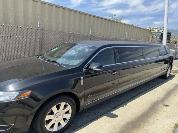 2019 Lincoln MKT Limousine for Sale in Laguna Niguel, CA - Photo 2