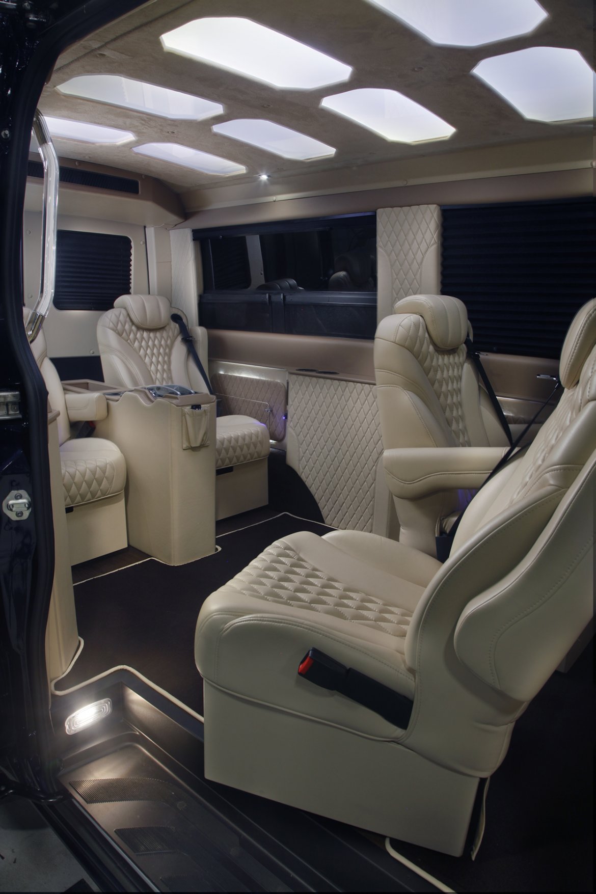 Executive Shuttle for Sale in Haverhill, MA - Photo 9
