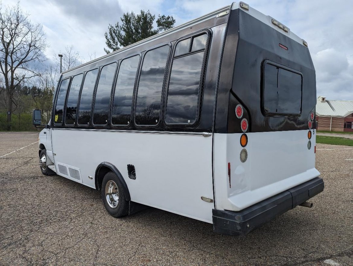 Limo Bus for Sale in alliance, OH - Photo 4