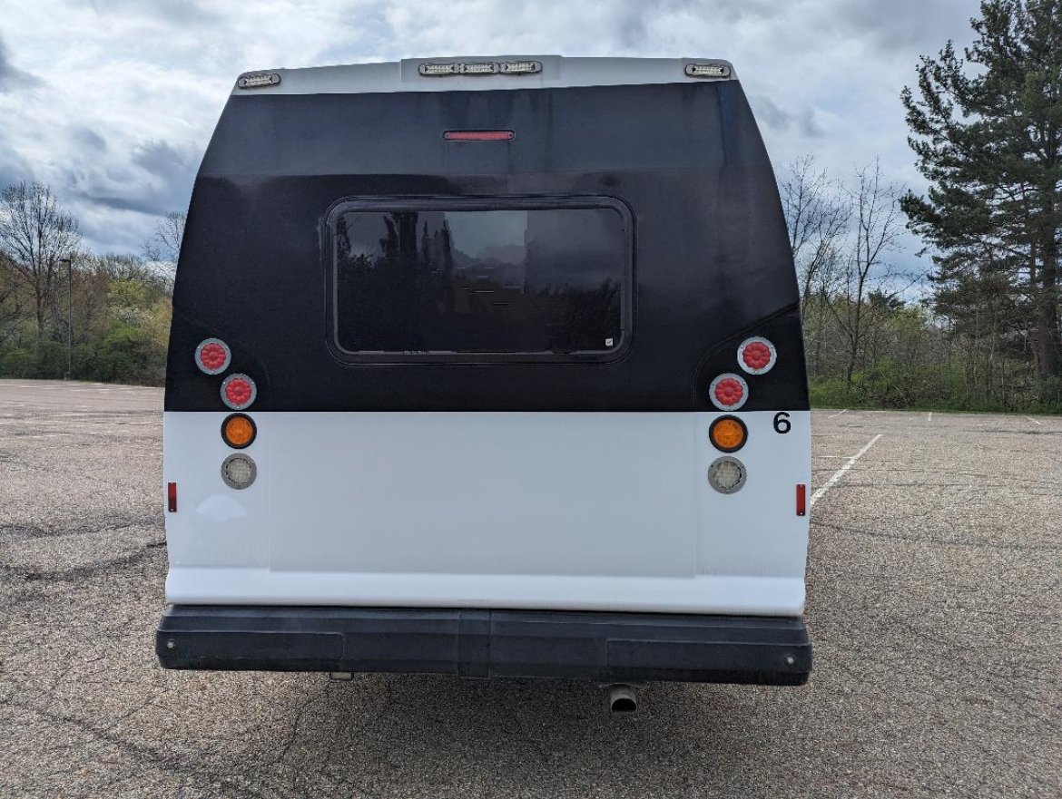 Limo Bus for Sale in alliance, OH - Photo 5