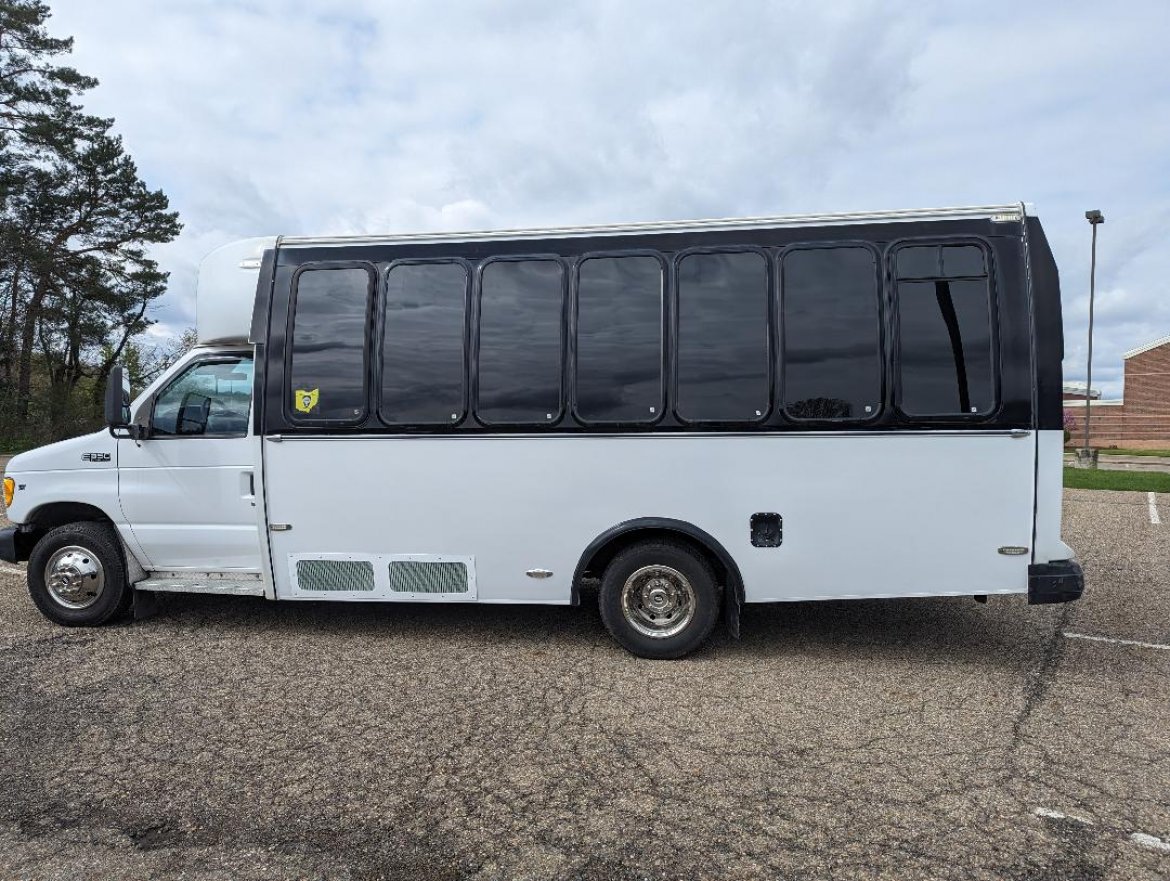Limo Bus for Sale in alliance, OH - Photo 7