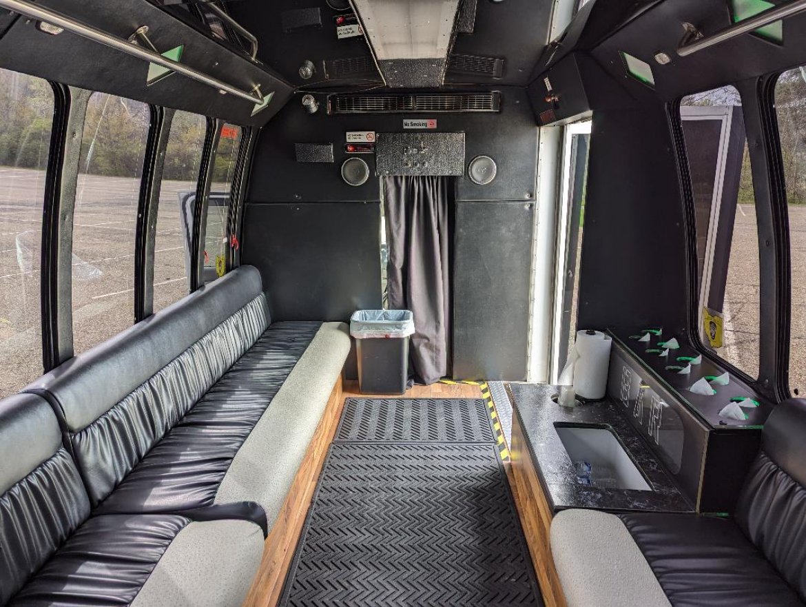 Limo Bus for Sale in alliance, OH - Photo 14