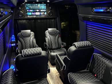 Phantom Trim 2024 Touring Coach Auto Elite Mercedes-Benz Sprinter