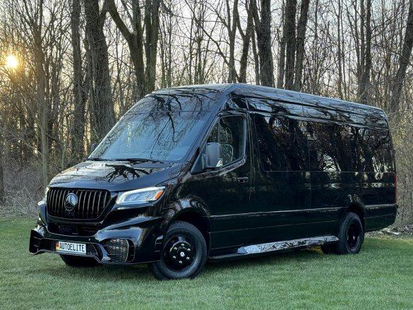 Phantom Trim 2024 Touring Coach Auto Elite Mercedes-Benz Sprinter