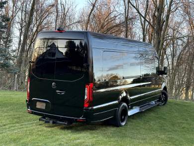 Phantom Trim 2024 Touring Coach Auto Elite Mercedes-Benz Sprinter