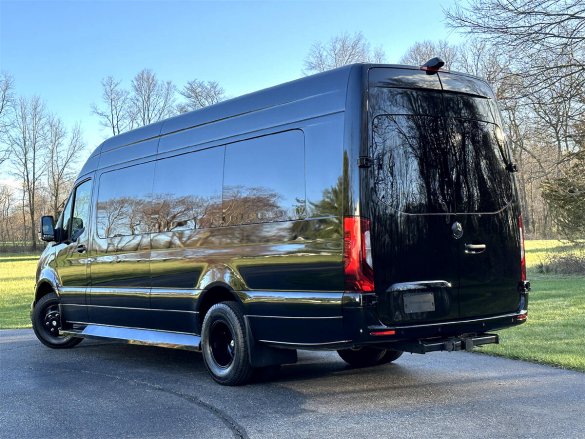 Phantom Trim 2024 Touring Coach Auto Elite Mercedes-Benz Sprinter