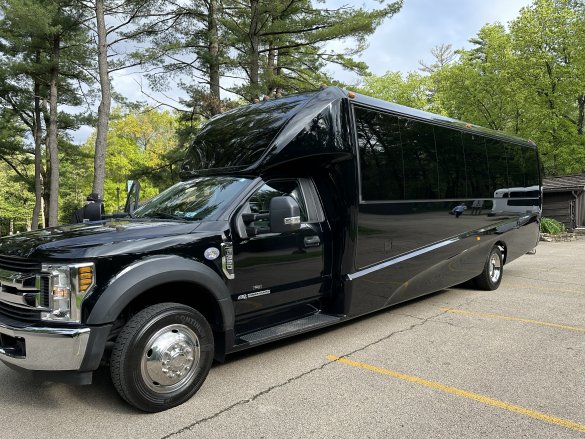 2018 Ford F550 Grech Gm33 Executive Shuttle for Sale in Machesney Park, IL - Main Photo
