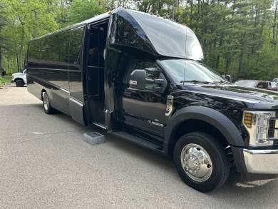 2018 Ford F550 Grech Gm33 Executive Shuttle for Sale in Machesney Park, Illinois, US - Photo 4