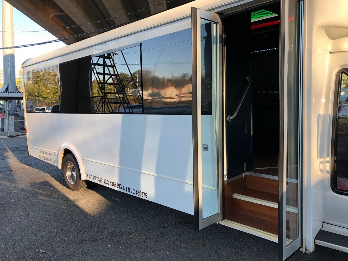 Photo of Limo Bus for sale: 2012 Ford E-450 Mini Limo Bus by LGE Coachworks