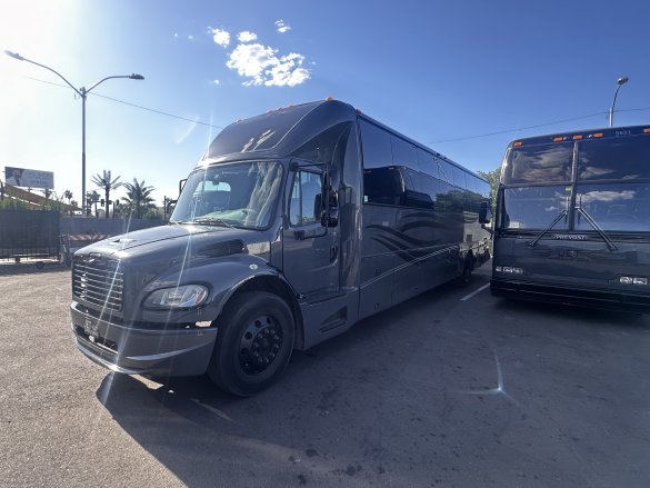 2018 Freightliner M2 EG40 Executive Shuttle for Sale in Phoenix, AZ - Photo 3