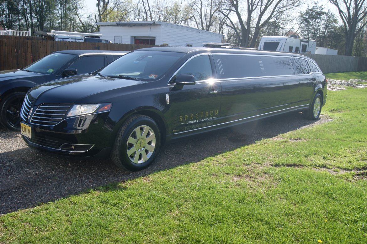 Limousine for sale: 2019 Lincoln 120&quot; MKT Limousine 120&quot; by ECB