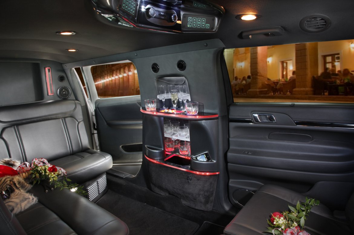 Photo of Limousine for sale: 2017 Lincoln Royale 80" 5 Door 80" by Royale