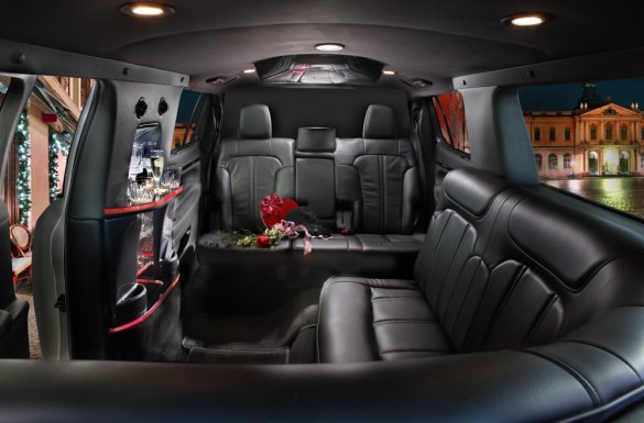 2017 Lincoln Royale 80" 5 Door Limousine for Sale in Haverhill , MA - Photo 2