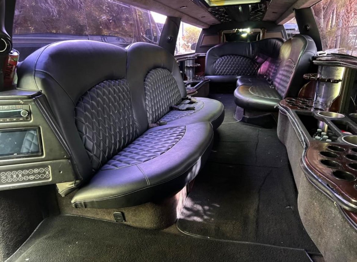 2013 Executive Coach Builders Chevrolet Suburban Limousine Limousine - Photo 2