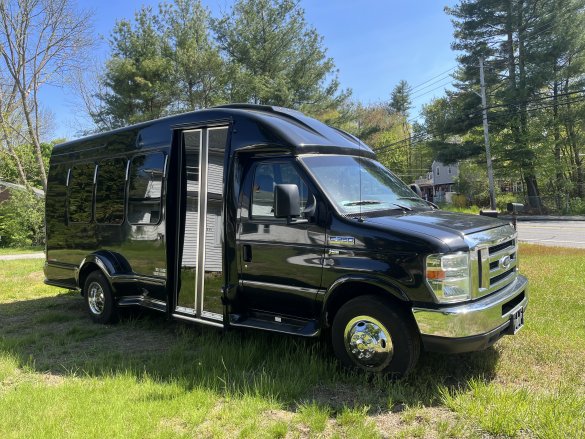 2016 Ford E-350 Shuttle Bus for Sale in Hanson, MA - Photo 2