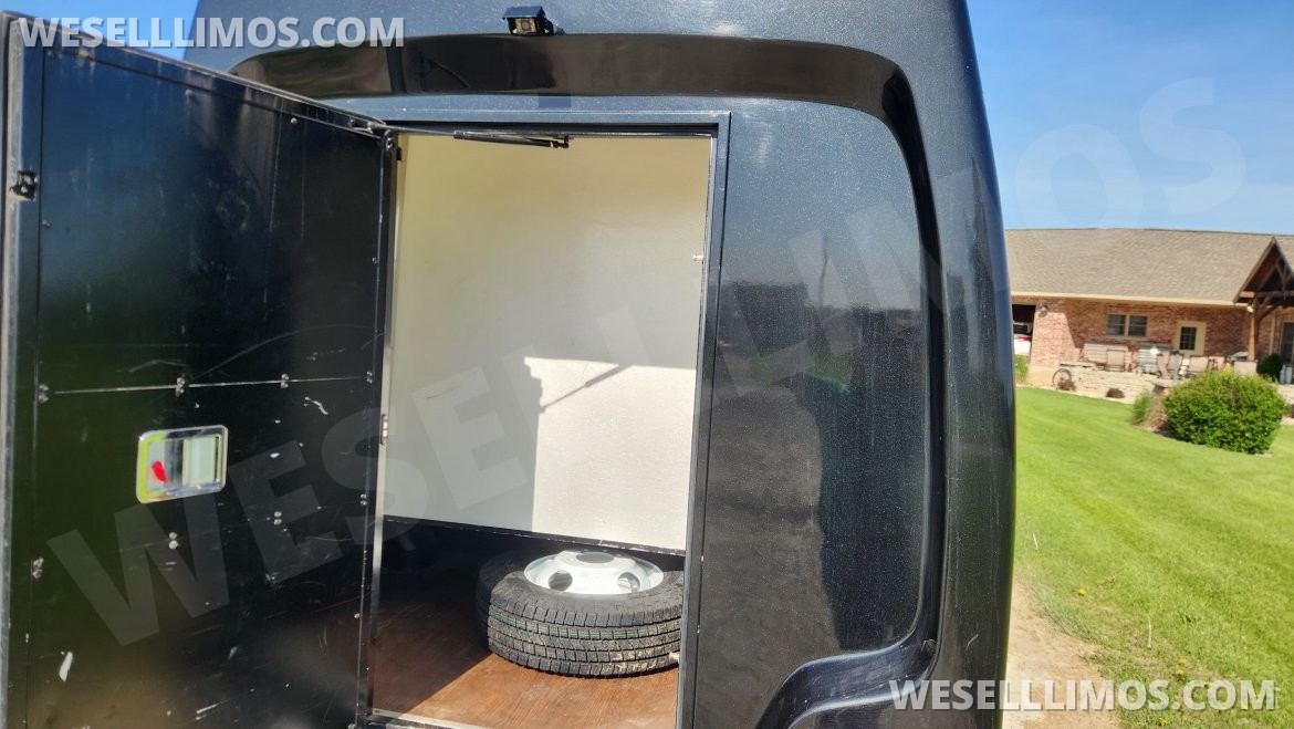 Limo Bus for Sale in Victoria, IL - Photo 4