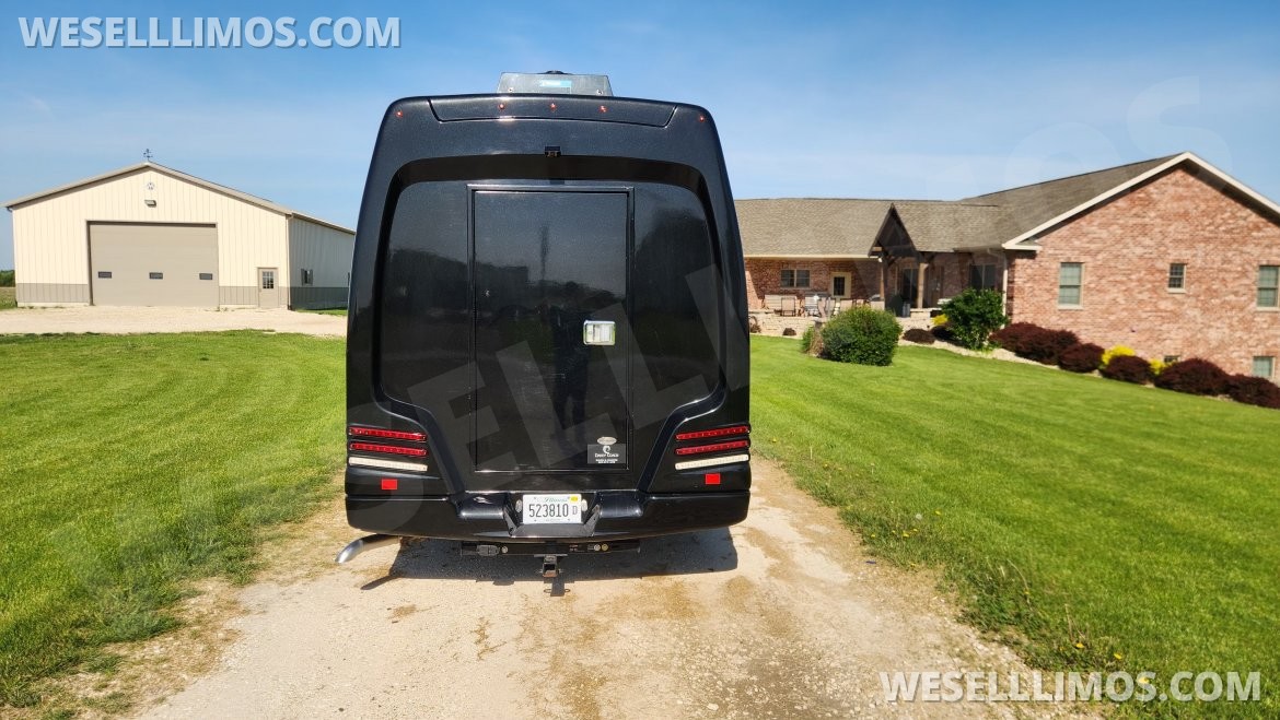 Limo Bus for Sale in Victoria, IL - Photo 5