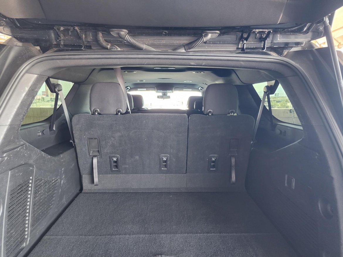 2021 Chevrolet Suburban XLT livery SUV - Photo 3
