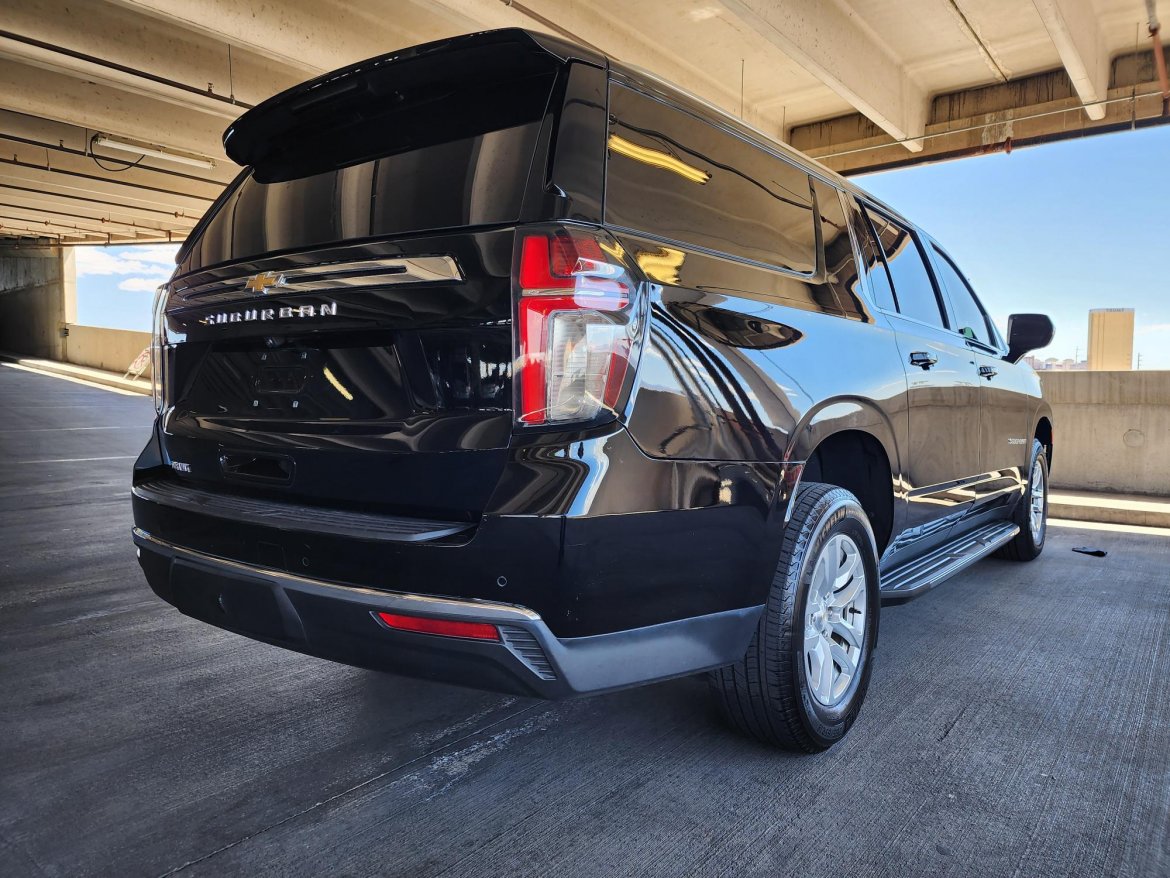 2021 Chevrolet Suburban XLT livery SUV - Photo 4