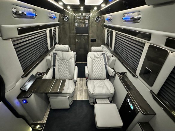 2022 Mercedes-Benz 3500 Luxe Cruiser Sprinter for Sale in Carson, CA - Photo 2