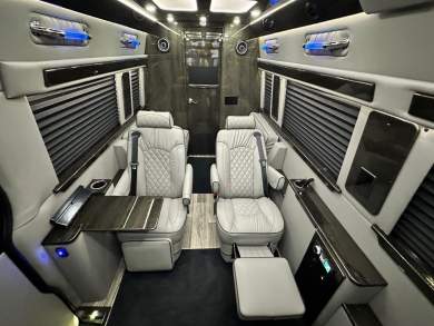 2022 Mercedes-Benz 3500 Luxe Cruiser Sprinter for Sale in Carson, CA - Photo 2