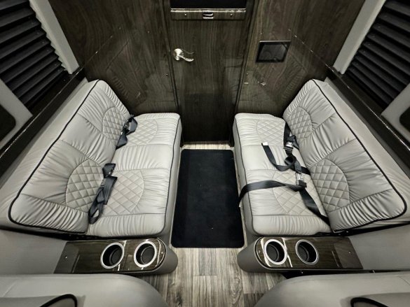 2022 Mercedes-Benz 3500 Luxe Cruiser Sprinter for Sale in Carson, CA - Photo 3