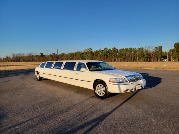 2007 Lincoln Town Car Limousine for Sale in Colonial Heights, VA - Photo 2