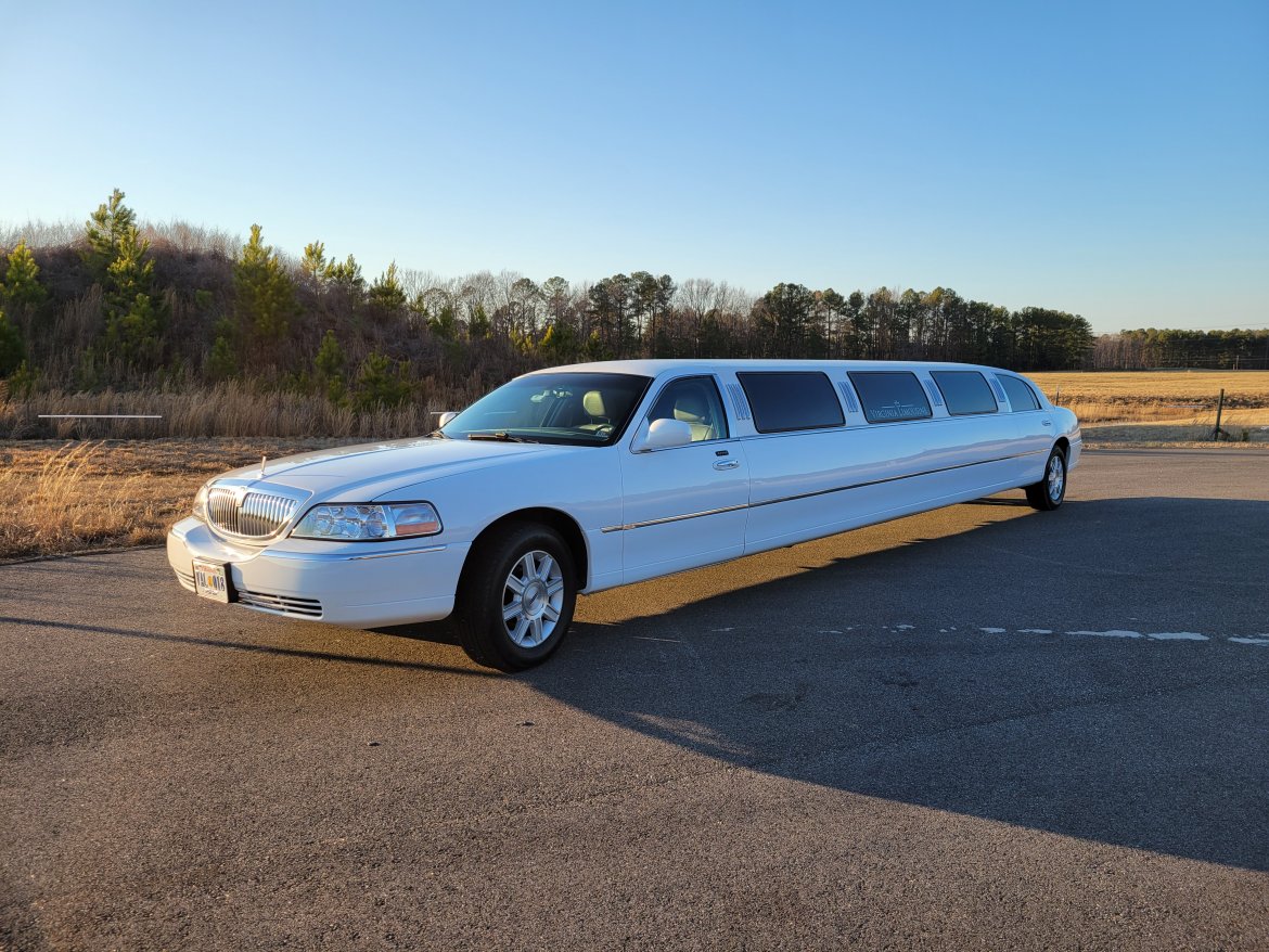 Limousine for sale: 2007 Lincoln Town Car 180&quot; by Springfield Limousine