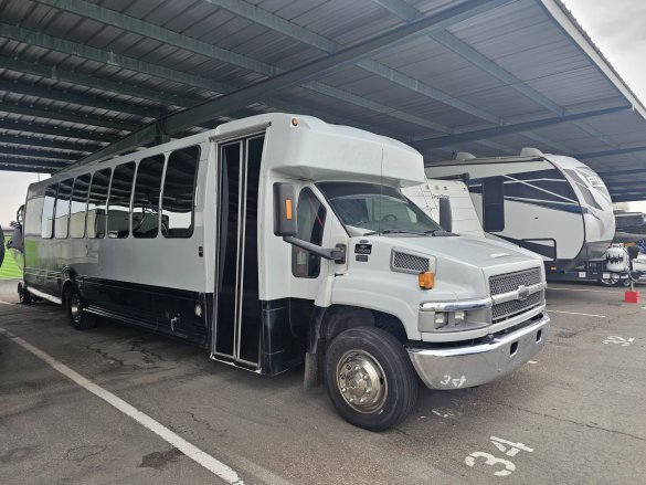 2007 Turtle Top coach builders  Chevy C 5500 Limo-Bus-Zine 26 pass