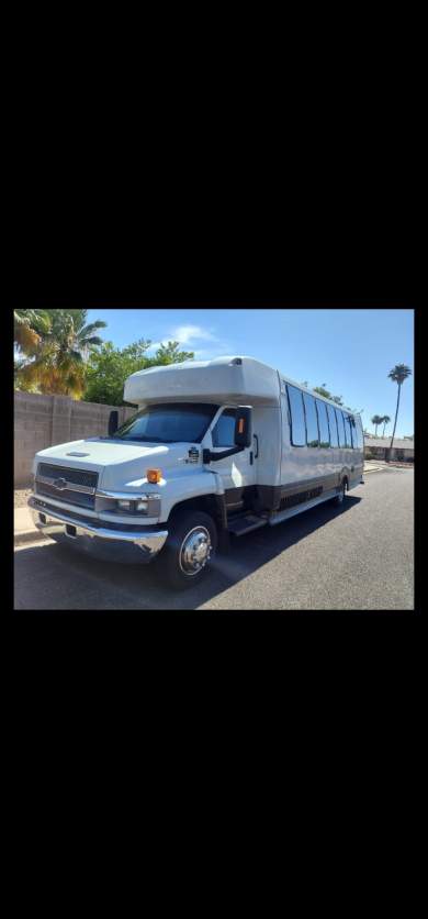 2007 Turtle Top coach builders  Chevy C 5500 Limo-Bus-Zine 26 pass