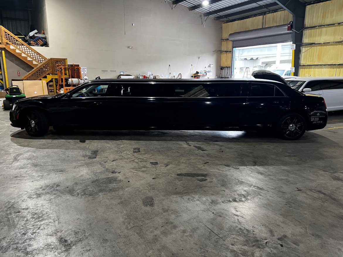 Limousine for Sale in New Orleans, LA - Photo 2
