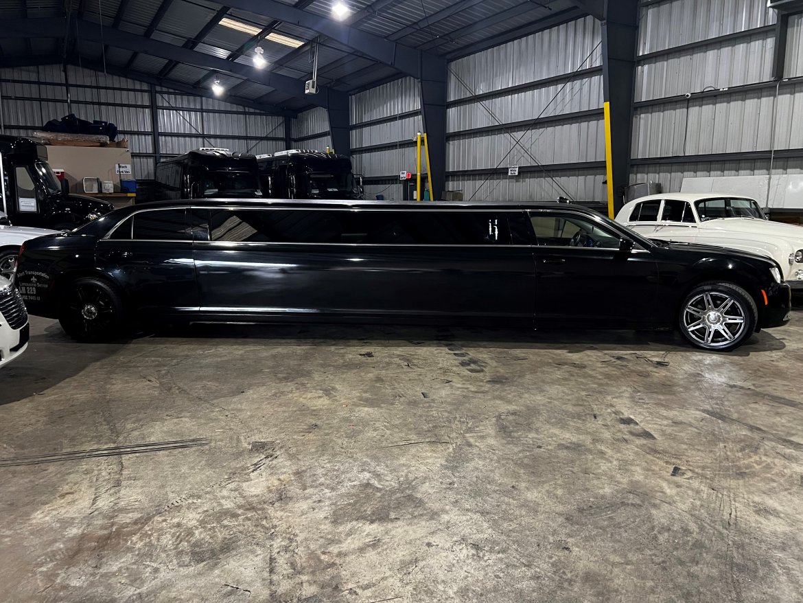 Limousine for Sale in New Orleans, LA - Photo 3