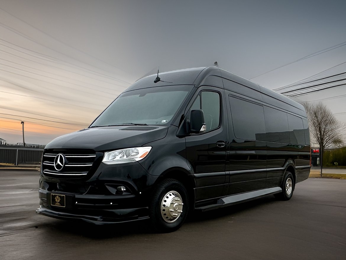 Executive Shuttle for Sale in Erie, PA - Photo 3