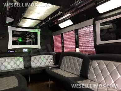 2012 Ford F550 Tiffany Limousine Bus. New Ford Crate Engine with 7,000 miles on it