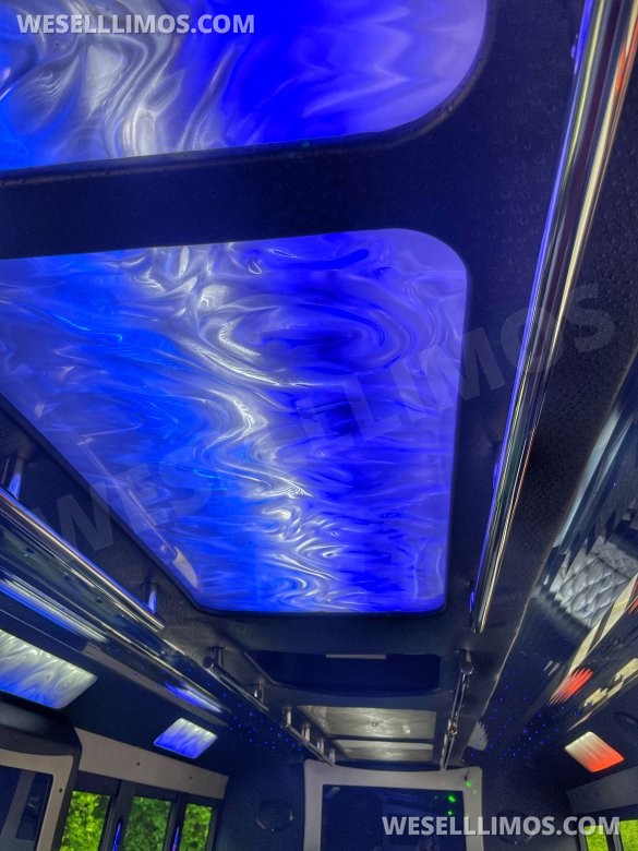 2012 Ford F550 Tiffany Limousine Bus. New Ford Crate Engine with 7,000 miles on it