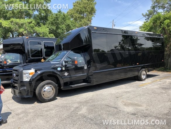2012 Ford F550 Tiffany Limousine Bus. New Ford Crate Engine with 7,000 miles on it