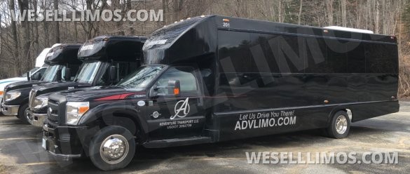 2012 Ford F550 Tiffany Limousine Bus. New Ford Crate Engine with 7,000 miles on it