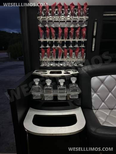 2012 Ford F550 Tiffany Limousine Bus. New Ford Crate Engine with 7,000 miles on it