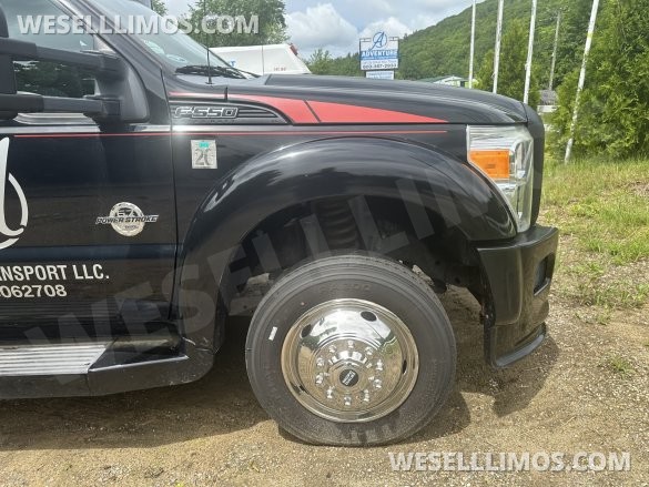 2012 Ford F550 Tiffany Limousine Bus. New Ford Crate Engine with 7,000 miles on it