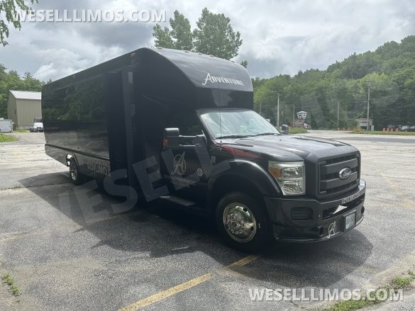 2012 Ford F550 Tiffany Limousine Bus. New Ford Crate Engine with 7,000 miles on it