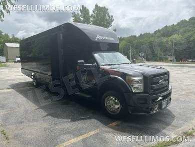 2012 Ford F550 Tiffany Limousine Bus. New Ford Crate Engine with 7,000 miles on it
