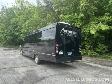 2012 Ford F550 Tiffany Limousine Bus. New Ford Crate Engine with 7,000 miles on it