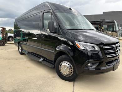 2021 Ultimate Toys Mercedes-Benz D6  Sprinter