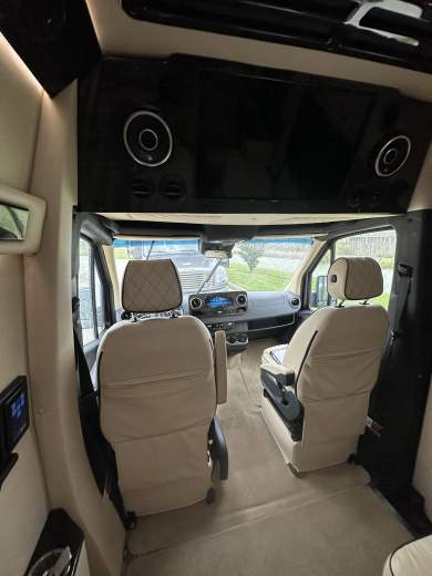 2021 Ultimate Toys Mercedes-Benz D6  Sprinter