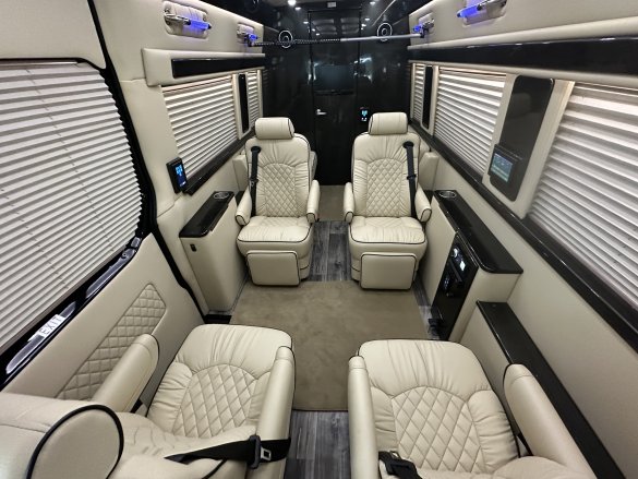 2021 Ultimate Toys Mercedes-Benz D6  Sprinter