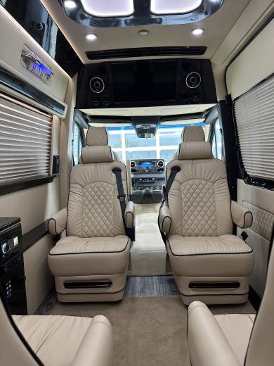 2021 Ultimate Toys Mercedes-Benz D6  Sprinter