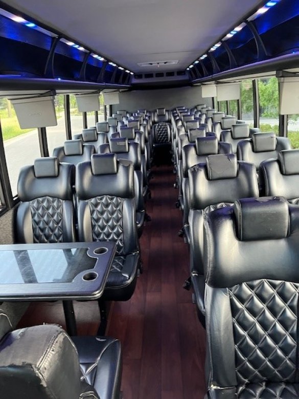 2013 Ford F650 Shuttle Bus for Sale in Madison, WI - Photo 2