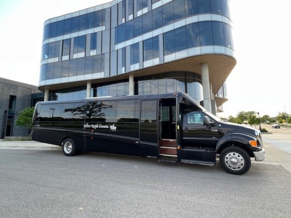 2013 Ford F650 Shuttle Bus for Sale in Madison, WI - Photo 3